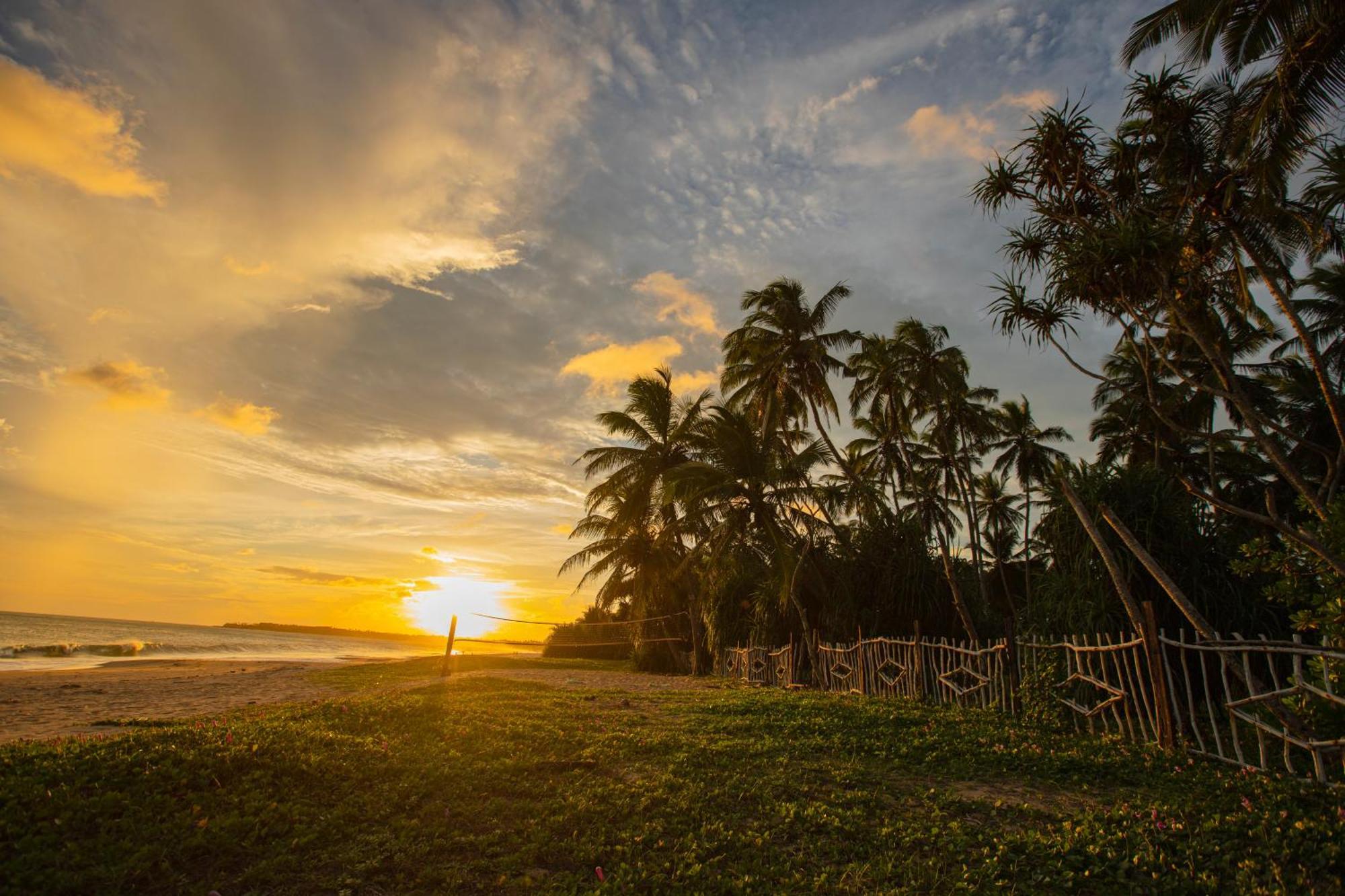 Helios Beach Resort Tangalle Eksteriør bilde